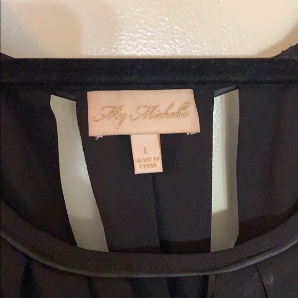 Black blouse - Picture 3 of 3